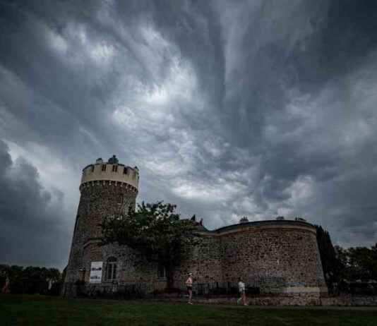 Severe Thunderstorm Warning issued by Met Office for deteriorating weather conditions news-01092024-001859