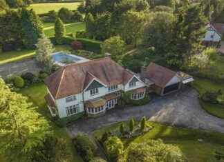 Luxurious Mansion for Sale with Heated Pool & Tennis Court in Warrington news-01092024-002031