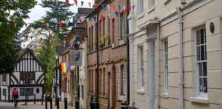 Discover the Charming Historic Independent Shops in a Town near Coventry news-11082024-023533