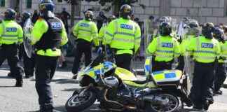 Teenager Attacks Police Motorbike Rider and Helps Loot £30,000 of Vapes Before GCSE Results – Liverpool Echo news-13082024-231250