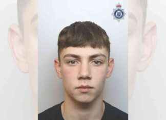 Teenager Arrested for Possession of Knife During Police Search in Response to Warrington Protest Rumors news-14082024-184434