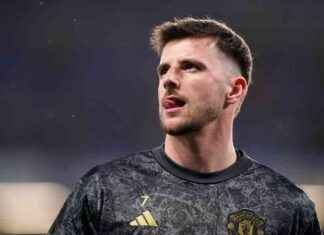 Manchester United Star Plans Gym and Golf Simulator at Cheshire Home news-14082024-184554