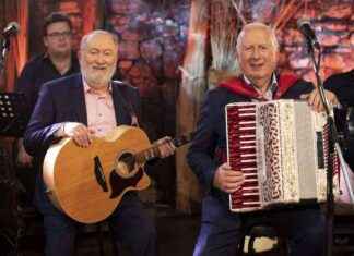 Warrington Concert: Irish Musical Duo Celebrates 50th Anniversary news-22082024-041233