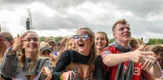 Leeds Festival 2024: 12 Fun-Filled Photos Despite Weather Challenges news-23082024-233435