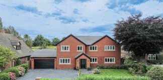 Luxurious Home for Sale in Warrington with Hot Tub, Pond, and Bar news-24082024-233742