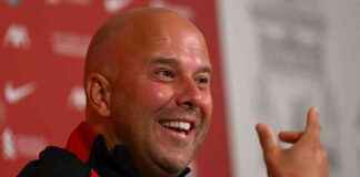 Arne Slot Confirms Federico Chiesa Availability for Liverpool Squad Ahead of Man Utd Clash news-30082024-121511