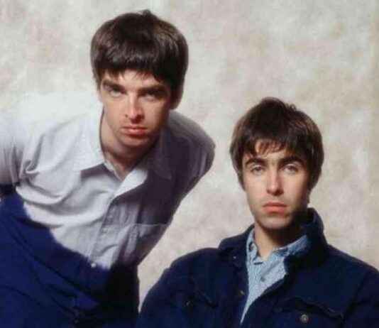 Amazon Top-Seller: Oasis Shirt Soars in Popularity After Tour Tickets Release news-31082024-122011