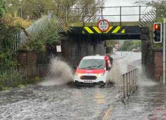 Warrington Flooding: Town Battling Torrential Rain and Hotspots news-01102024-015827
