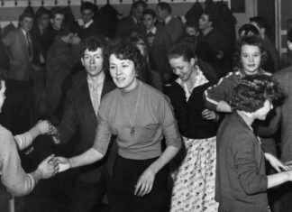 Vintage Liverpool Fashion: 17 Captivating Photos from Decades Past news-13092024-032748