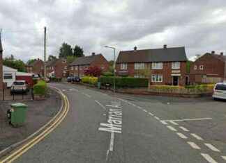 Police close road in both directions after crash: Traffic Update news-18092024-044456