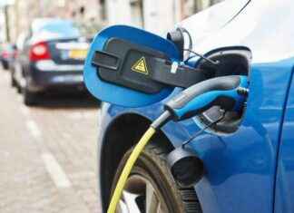 Firefighters Respond to Electric Charging Point Fire – Safety Measures and Response Efforts news-18092024-044601