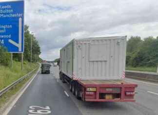 Lane Closure on M62 in Birchwood for Broken Down Vehicle news-18092024-125110