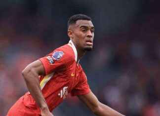 Liverpool Fans Embrace Gravenberch in Iconic Chant Revival news-22092024-092033