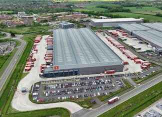 Royal Mail’s Warrington Site Hires 2,000+ Christmas Workers news-06102024-034620
