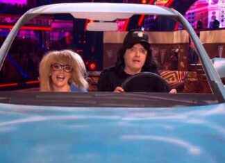 Chris McCausland receives standing ovation from adoring fans news-06102024-034729