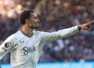 Dominic Calvert-Lewin’s Stellar Performance Shuts Down Doubts and Impresses Club Legend news-19102024-222651