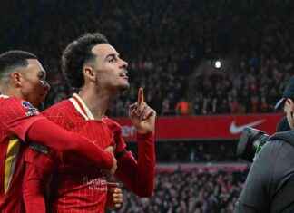 Curtis Jones Shines as Liverpool Receives £150m Transfer Boost news-20102024-223247