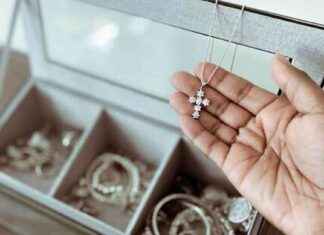 How to Store Jewelry to Prevent Tarnishing and Keep it Sparkling news-25102024-113212