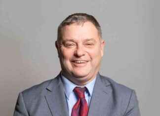 Cheshire MP Mike Amesbury Cooperating with Police Following Assault Reports news-26102024-233948
