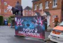 Spectacular Halloween Display by Orford Family for a Great Cause – A Spooky Tradition news-03112024-082051