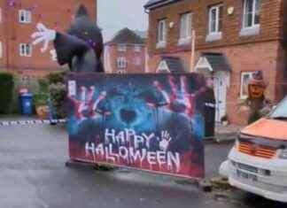 Spectacular Halloween Display by Orford Family for a Great Cause – A Spooky Tradition news-03112024-082051
