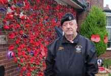 Remembrance Day Tribute: 73-Year-Old Veteran’s Stunning Poppy Display news-09112024-222154