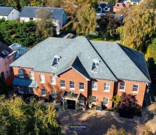 Luxurious £4m Mansion Tour with Pool, Gym, and Sauna news-10112024-144008