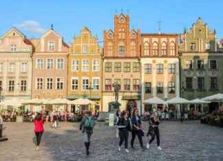 Best Christmas Market and Ice Rink in City: A Festive Guide news-12112024-084859