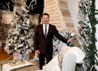 Russell Watson Hosts Book Signing Event at Warrington Garden Centre news-20112024-004005