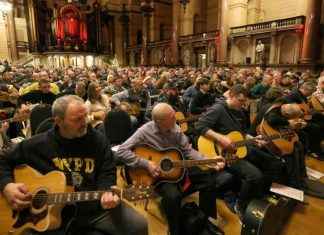 601 Guitarists Gather in City Centre to Kick Off Christmas Celebrations 601-guitarists-gather-in-city-centre-to-kick-off-christmas-celebrations