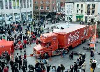 coca-cola-christmas-truck-a-look-back-through-the-years
