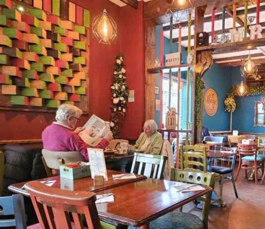 Vibrant Café with Huge Breakfasts on Tranquil Street vibrant-caf-with-huge-breakfasts-on-tranquil-street