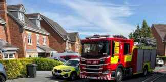 Firefighters rush to scene as fire spreads to houses – Emergency Response Recap firefighters-rush-to-scene-as-fire-spreads-to-houses-emergency-response-recap