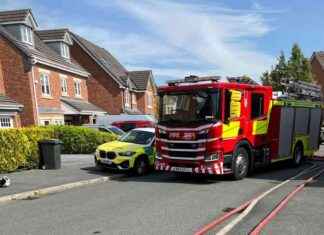 firefighters-rush-to-scene-as-fire-spreads-to-houses-emergency-response-recap