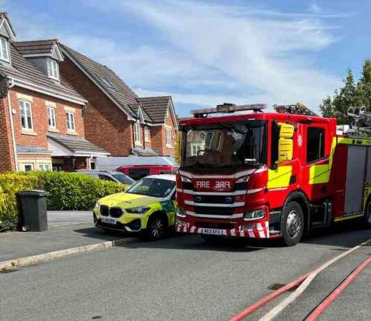 Firefighters rush to scene as fire spreads to houses – Emergency Response Recap firefighters-rush-to-scene-as-fire-spreads-to-houses-emergency-response-recap